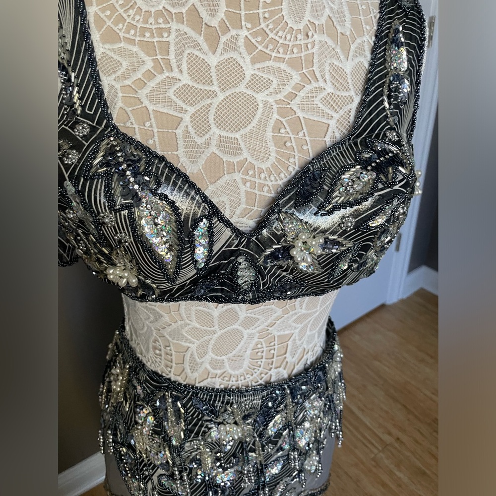 Silver metallic belly dance costume with asymmetrical sleeve - Picture 2 of 16